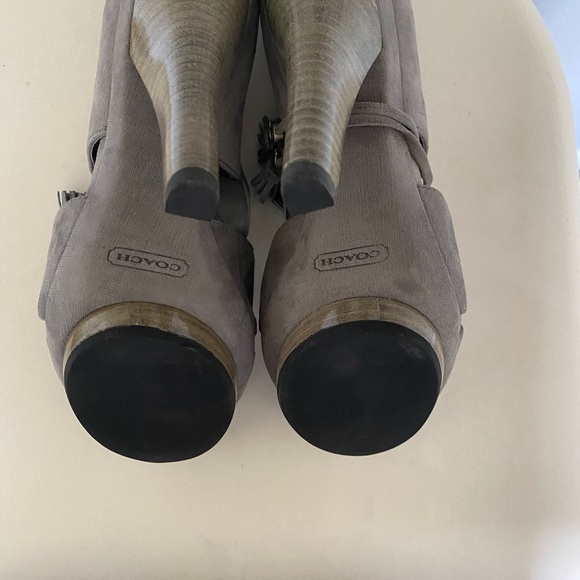 beautiful and elegant gray sandals Coach brand - Picture 7 of 9